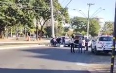 passageiro-morre-apos-carro-bater-contra-poste-em-avenida-de-bauru