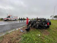 acidente-com-caminhao-mata-motorista-e-deixa-carro-destruido-na-br-153-em-ribeirao-do-sul