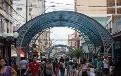 comercio-de-bauru-faz-‘bota-fora’-de-inverno-com-promocoes-de-ate-70%