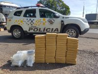 policia-apreende-tabletes-de-pasta-base-de-cocaina-e-haxixe-em-rodovia-de-santa-cruz-do-rio-pardo