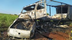 ocupantes-de-caminhonete-morrem-carbonizados-apos-acidente-com-carreta-na-sp-255